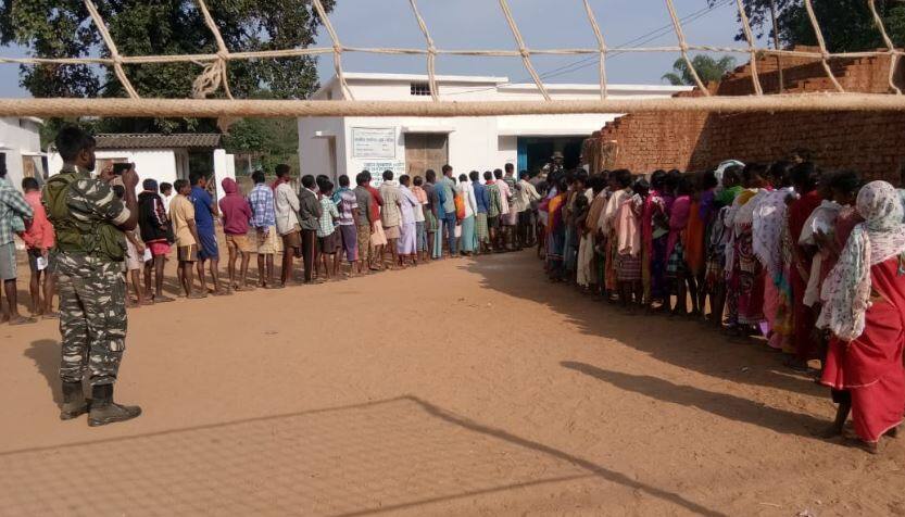 Chhattisgarh Assembly Election 2018 Live Updates, Voting for 18 seats Chhattisgarh Vidhan Sabha Polling, Voting Chhattisgarh Election 2018: 70% मतदान के साथ छत्तीसगढ़ विधानसभा चुनाव का पहला चरण पूरा