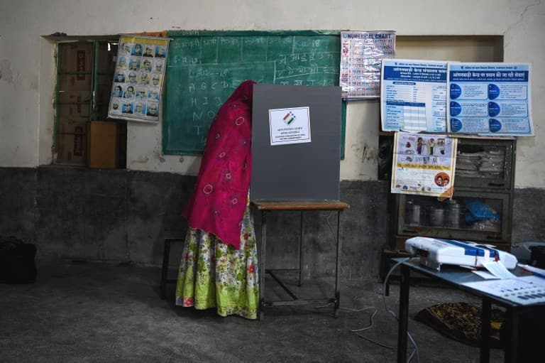 Rajasthan Assembly Election LIVE UPDATES: 59% voter turnout till 3 pm, voting halted in many constituencies after EVMs, VVPATs malfunction Rajasthan Assembly Election LIVE UPDATES: 72.7% voter turnout recorded till 5 PM; violent clash among two groups in Fatehpur