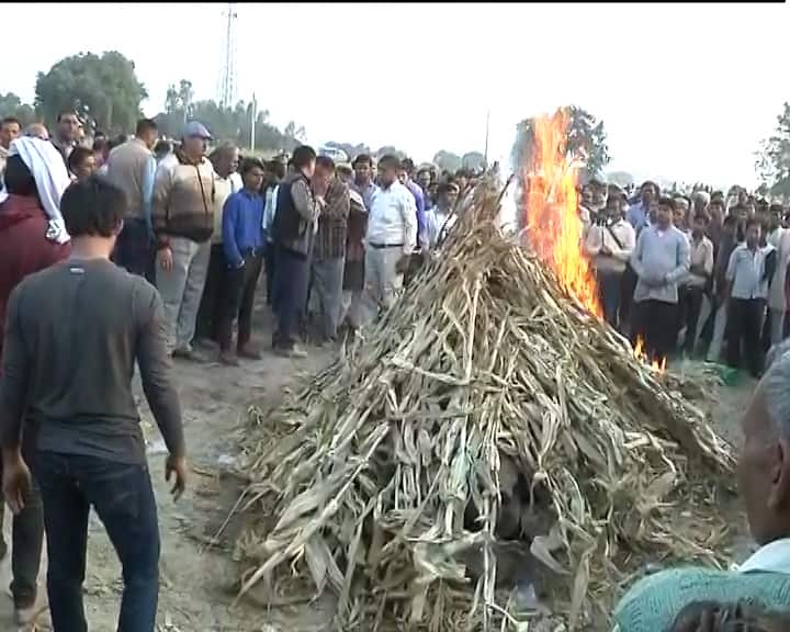 Bulandshahr violence live updates: UP Police And Mayawati on inspector Subodh Kumar Killed, cattle slaughter, Opposition Attacks UP CM Yogi Adityanath बुलंदशहर हिंसा में शहीद इंस्पेक्टर सुबोध सिंह को पूरे राजकीय सम्मान के साथ अंतिम विदाई दी गई