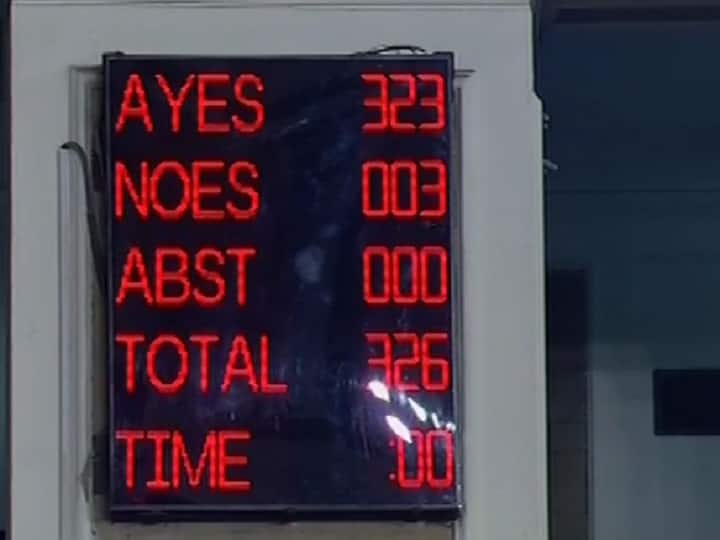 पीएम मोदी की मौजूदगी में लोकसभा में गरीब सवर्ण आरक्षण बिल पास General Category Reservation Live Updates पीएम मोदी की मौजूदगी में लोकसभा में गरीब सवर्ण आरक्षण बिल पास