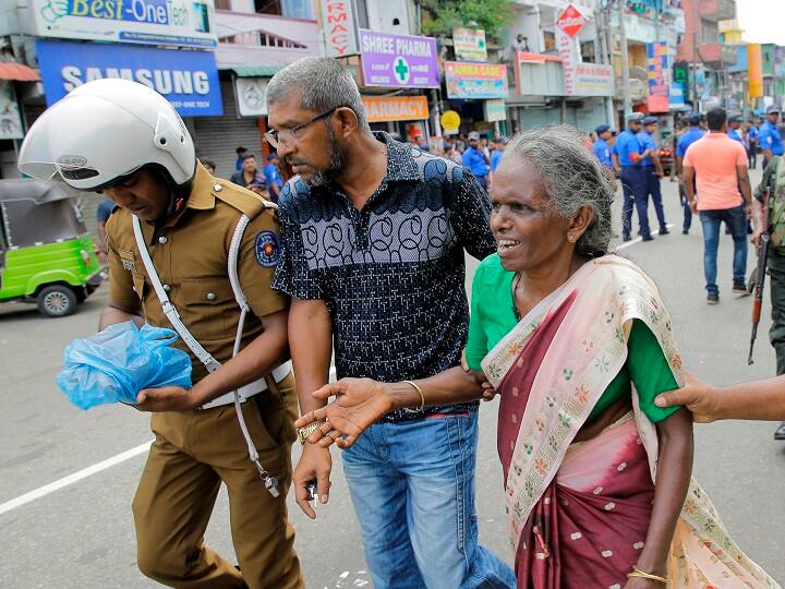 After 8 serial blast, Sri Lanka in deep sorrow, curfew imposed in whole country 8 सिलसिलेवार बम धमाकों के बाद मातम में डूबा श्रीलंका, पीएम मोदी ने जताया दुख