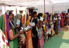 लोकसभा चुनाव: उत्तर प्रदेश में दूसरे चरण के चुनाव में शाम छह बजे तक पड़े 62.30 फीसदी वोट