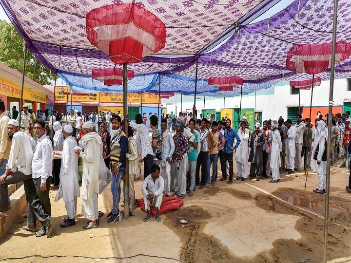 लोकसभा चुनाव: महाराष्ट्र के गढ़चिरौली में 4 पोलिंग स्टेशन्स पर नहीं हो सका मतदान, फिर वोटिंग कराएगा EC Lok Sabha Election 2019 1st Phase Voting Live Updates Poonch District Election Officer on Omar Abdullah tweet Congress button not working in Poonch polling stations लोकसभा चुनाव: महाराष्ट्र के गढ़चिरौली में 4 पोलिंग स्टेशन्स पर नहीं हो सका मतदान, फिर वोटिंग कराएगा EC