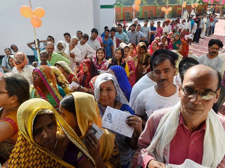 लोकसभा चुनाव LIVE: शाम 5 बजे तक 53.03% वोटिंग, सबसे ज्यादा 66.64% मतदान झारखंड में Lok Sabha Elections 2019 Live Updates Voters turn out statistics until 12 pm during phase 7 of elections 2019 लोकसभा चुनाव LIVE: शाम 5 बजे तक 53.03% वोटिंग, सबसे ज्यादा 66.64% मतदान झारखंड में