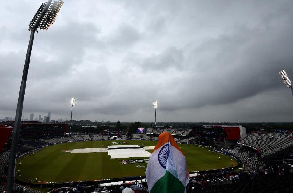 World cup Semi Final: india vs new zealand LIVE due to rain match suspended play to resume wednesday IND vs NZ Semifinal : વરસાદના કારણે મેચ સ્થગિત, બુધવારે થશે ફેંસલો