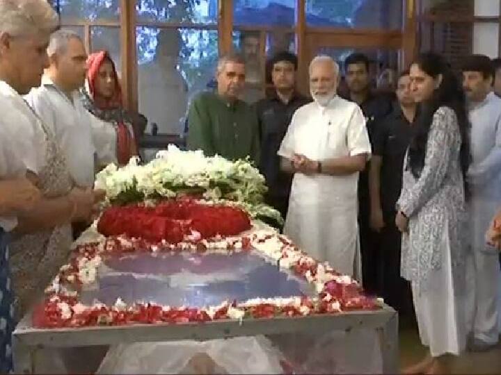 Shiela Dixit passes away Priyanka Gandhi Vadra Says Deeply saddened by the demise of Sheila Dikshit पूर्व CM शीला दीक्षित का निधन, पीएम मोदी, सोनिया गांधी ने घर जाकर श्रद्धांजलि दी