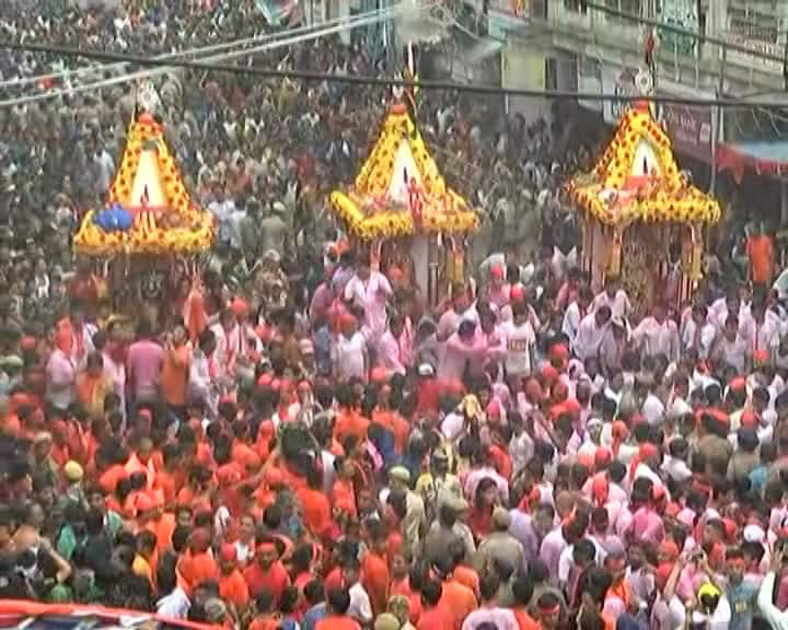 અમદાવાદ રથયાત્રા LIVE: ભગવાન જગન્નાથ નીજ મંદિર પહોંચ્યા, મંદિરે ભક્તોનું ઉમટ્યું ઘોડાપૂર Ahmedabad Jagannath Rath Yatra 2019 Jagannath in rath Live update અમદાવાદ રથયાત્રા LIVE: ભગવાન જગન્નાથ નીજ મંદિર પહોંચ્યા, મંદિરે ભક્તોનું ઉમટ્યું ઘોડાપૂર