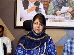 अनुच्छेद 370: उमर अब्दुल्ला और महबूबा मुफ्ती गिरफ्तार, राज्यपाल ने सुरक्षा व्यवस्था की समीक्षा की