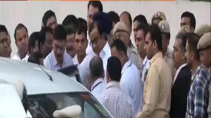 live updates p chidambaram presented in CBI Court, will get verdict in a while पांच दिनों की सीबीआई रिमांड में चिदंबरम, परिवार और वकील को रोजाना 30 मिनट मिलने की इजाजत