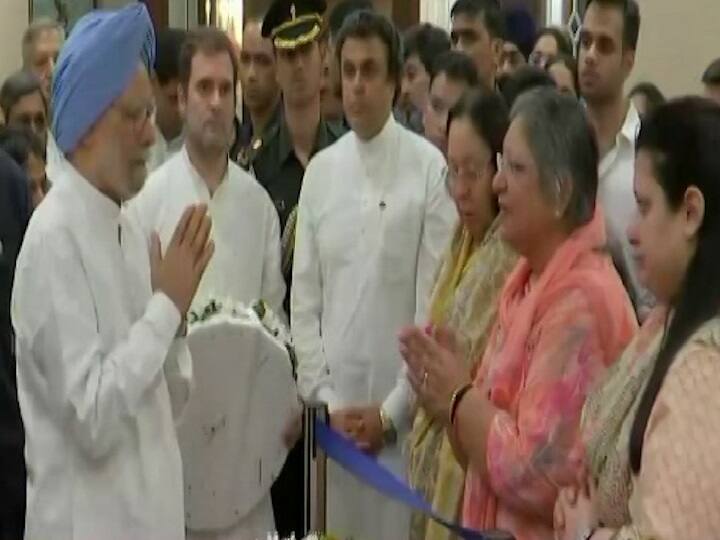 सोनिया गांधी, राहुल गांधी, मनमोहन सिंह, आडवाणी, राजनाथ सिंह ने जेटली को घर जाकर दी श्रद्धांजलि Arun Jaitley dies Rahul Gandhi Says I am sorry to hear about Jaitley passing सोनिया गांधी, राहुल गांधी, मनमोहन सिंह, आडवाणी, राजनाथ सिंह ने जेटली को घर जाकर दी श्रद्धांजलि