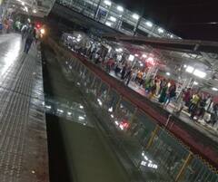 Mumbai Rain LIVE | अंधेरी, घाटकोपरसह अनेक रेल्वे स्थानकांमध्ये प्रवाशांची मोठी गर्दी, कामावरुन परतणाऱ्या मुंबईकरांचे हाल 