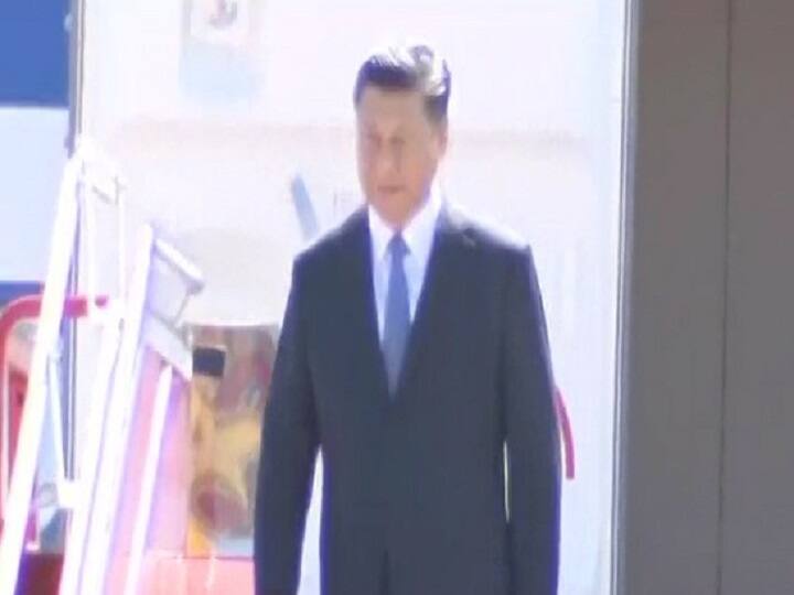 LIVE: चेन्नई पहुंचे राष्ट्रपति शी जिनपिंग का भव्य स्वागत, समंदर किनारे होगी पीएम मोदी से मुलाकात Live updates pm modi meet xi jinping in mahabalipuram security arrangements Strict LIVE: चेन्नई पहुंचे राष्ट्रपति शी जिनपिंग का भव्य स्वागत, समंदर किनारे होगी पीएम मोदी से मुलाकात