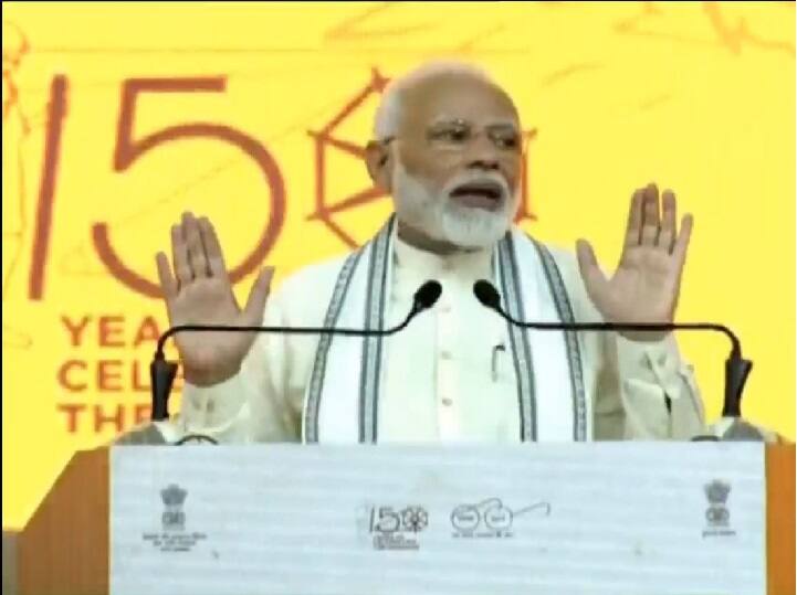 બાપુએ સ્વચ્છાગ્રહ અને સત્યાગ્રહને નવું રૂપ આપ્યુંઃ રિવરફ્રન્ટ પર પીએમ મોદીનું સંબોધન Prime minister Narendra Modi on Ahmedabad visit on 150th Gandhi Jayanti updates બાપુએ સ્વચ્છાગ્રહ અને સત્યાગ્રહને નવું રૂપ આપ્યુંઃ રિવરફ્રન્ટ પર પીએમ મોદીનું સંબોધન