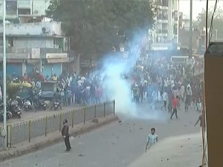 અમદાવાદમાં CAA અને NRCનો વિરોધ, શાહઆલમમાં પોલીસ પર પથ્થરમારો, ટિયરગેસના શેલ છોડાયા CAA protest: Police lathicharge protesters at Laldarwaja in Ahmedabad અમદાવાદમાં CAA અને NRCનો વિરોધ, શાહઆલમમાં પોલીસ પર પથ્થરમારો, ટિયરગેસના શેલ છોડાયા