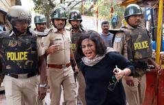 CAA PROTEST LIVE: लखनऊ में एक शख्स की मौत, राहुल गांधी बोले- भारत की आवाज़ दबाने का सरकार को कोई हक नहीं