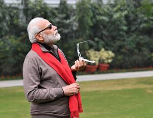 અમદાવાદ  સહિત દેશમાં જોવા મળ્યો સૂર્યગ્રહણનો અદભુત નજારો, PM મોદીએ પણ નીહાળ્યું