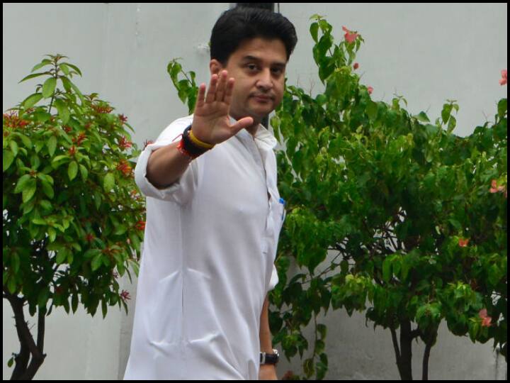 बागी कांग्रेसी विधायकों को मनाएंगे सज्जन वर्मा, दिल्ली भेजे गए BJP के 106 MLA, पढ़ें- सियासी उठा-पटक की पूरी कहानी Madhya Pradesh government crisis Live Updates: Kamal Nath has said that he has majority बागी कांग्रेसी विधायकों को मनाएंगे सज्जन वर्मा, दिल्ली भेजे गए BJP के 106 MLA, पढ़ें- सियासी उठा-पटक की पूरी कहानी