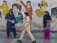 Coronavirus Live Updates: MHA ने राज्यों से कहा- रोहिंग्या शरणार्थियों की जांच करें, कई ने निजामुद्दीन मरकज के कार्यक्रम में लिया था हिस्सा 