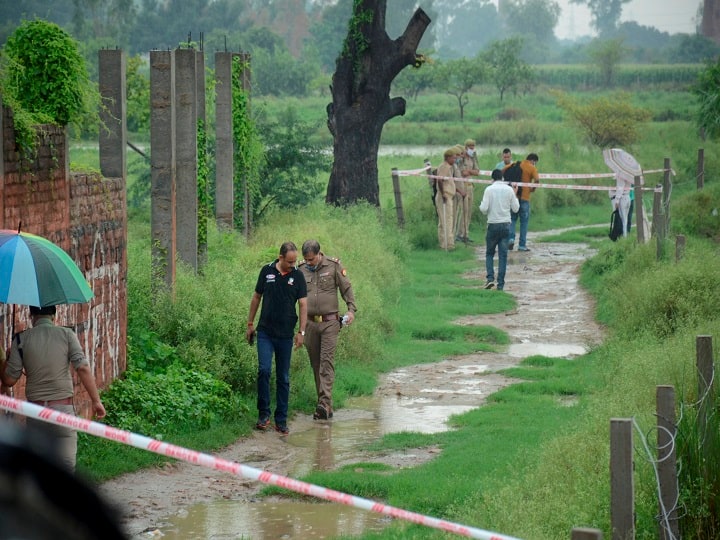 Vikas Dubey Encounter HIGHLIGHTS: Gangster Cremated At Kanpur's Bhairav Ghat; Post-Mortem Report Awaited UP Gangster Vikas Dubey Killed in Encounter: STF and Kanpur Police Encounter Vikas Dubey; Read Encounter Live Updates Vikas Dubey Encounter HIGHLIGHTS: Gangster Cremated At Kanpur's Bhairav Ghat; Post-Mortem Report Awaited