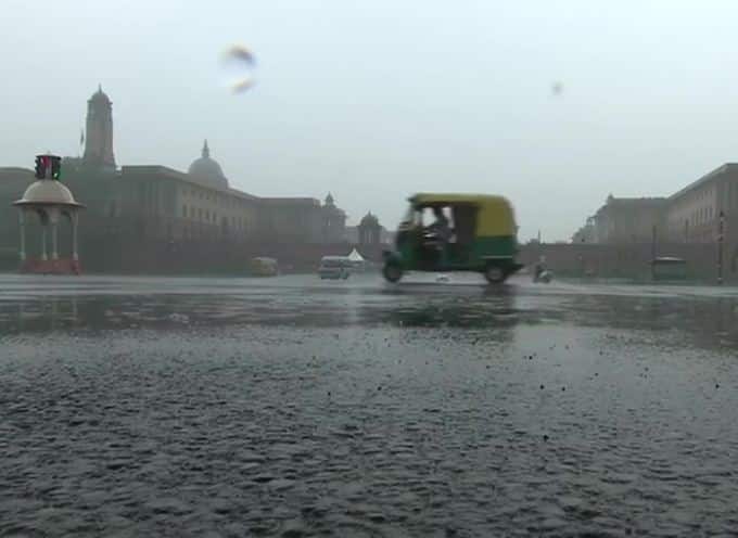 Weather Forecast Today Live Updates: Rain in Delhi NCR; Know UP, MP, Bihar, Gujarat, Punjab Ka Aaj Ka Mausam Weather Forecast Today Live Updates: पंजाब-हरियाणा-यूपी और दिल्ली-एनसीआर में झमाझम बारिश, बिहार-आसाम में बाढ़ से तबाही