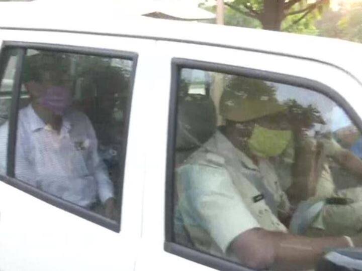 LIVE: राजस्थान पुलिस मानेसर स्थित रिसॉर्ट पहुंची, यहीं ठहरे हैं सचिन पायलट गुट के विधायक LIVE Updates Rajasthan Police arrives at the resort in Manesar where Congress MLAs are staying LIVE: राजस्थान पुलिस मानेसर स्थित रिसॉर्ट पहुंची, यहीं ठहरे हैं सचिन पायलट गुट के विधायक