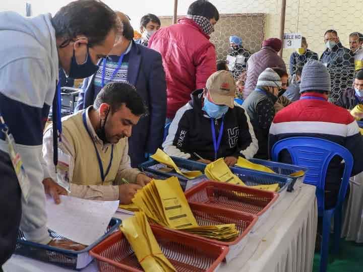 DDC Election Results LIVE Updates: गुपकार गठबंधन ने 75, BJP ने 51 सीटें जीतीं, जानें कांग्रेस और अन्य की क्या है स्थिति LIVE Updates: Kashmir DDC election 2020 Kashmir DDC elections vote counting today leading trailing tally DDC Election latest news DDC Election Results LIVE Updates: गुपकार गठबंधन ने 75, BJP ने 51 सीटें जीतीं, जानें कांग्रेस और अन्य की क्या है स्थिति