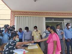 Corona Vaccine Dry Run LIVE: देशभर में ड्राई रन जारी, स्वास्थ्य मंत्री बोले- कोरोना वैक्सीन को लेकर अफवाहों पर ध्यान न दें