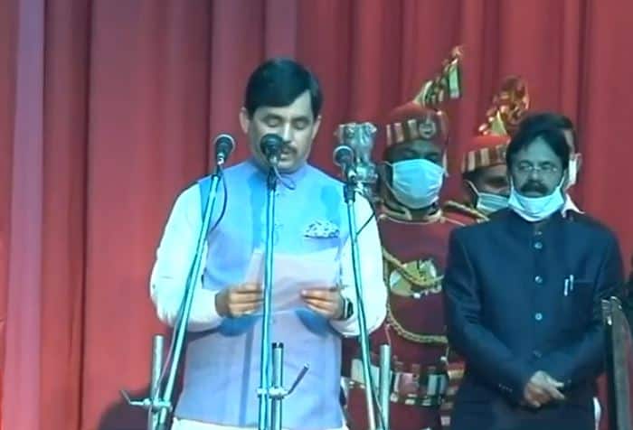 Bihar Cabinet Expansion LIVE Updates CM Nitish Kumar Cabinet Ministers Name List BJP JDU Shahnawaz Hussain Bihar Cabinet Expansion LIVE: नीतीश कैबिनेट का हुआ विस्तार, शाहनवाज़ हुसैन समेत 17 मंत्रियों ने ली शपथ