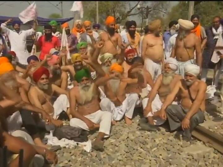 Bharat Bandh LIVE: पंजाब में रेल ट्रैक पर बैठे किसान- दिल्ली-अमृतसर रेलवे लाइन को किया जाम Bharat Bandh Live updates 26 March 2021 Farmers protest against farm laws marking four months of agitations Bharat what will close open today Bharat Bandh LIVE: पंजाब में रेल ट्रैक पर बैठे किसान- दिल्ली-अमृतसर रेलवे लाइन को किया जाम