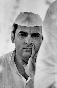 वर्ष 1984: पंतप्रधान राजीव गांधी यांनी हिंदूंना त्या ठिकाणी प्रतिकात्मक पूजा करण्याची परवानगी दिली, ज्यामुळे तणाव आणखी वाढला.