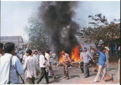 2002 : गुजरातमध्ये दंगलीमुळे हजारो हिंदू आणि मुस्लिमांचा मृत्यू झाला.