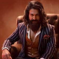 Title: पत्नी राधिका पंडित और दो बच्चों के साथ इस आलीशान घर में रहते है KGF स्टार यश, देखें अंदर की तस्वीरें